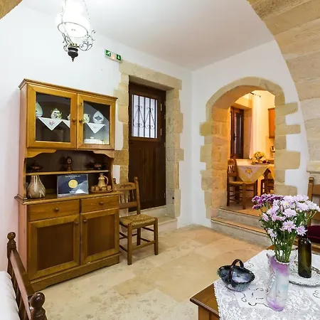 Kır Evi Enastron Resmo