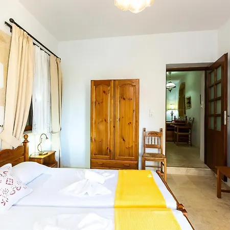 乡村民宿 Enastron 罗希姆诺