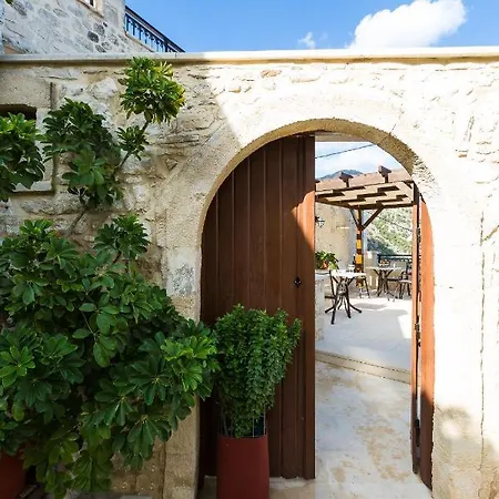 乡村民宿 Enastron 罗希姆诺